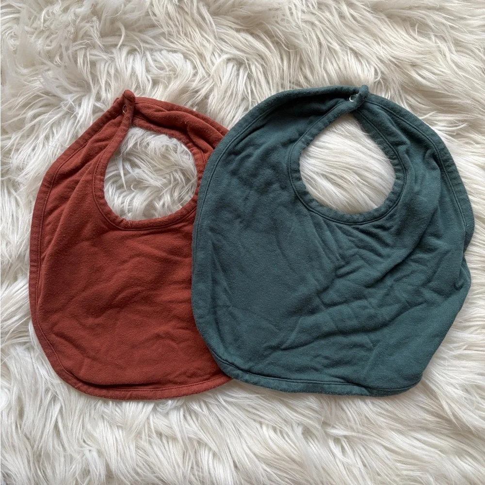 Set of two Kate Quinn bamboo bibs